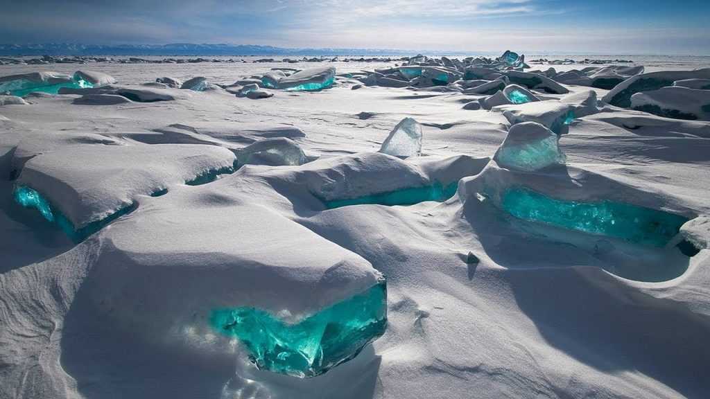 9-turquoise-ice-lake-baikal-russia
